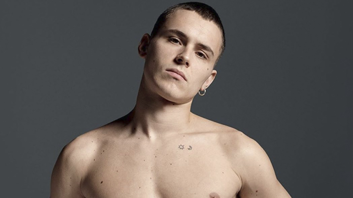 Arón Piper, de 'Elite', no Brasil falando português e usando óculos juliet é tudo que você precisa ver