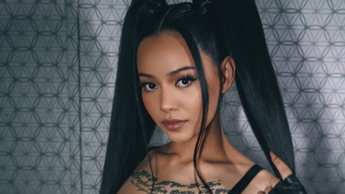 Tudo sobre a carreira musical de Bella Poarch - a estrela do TikTok que quebrou o YouTube com a estreia de 'Build a Bitch"