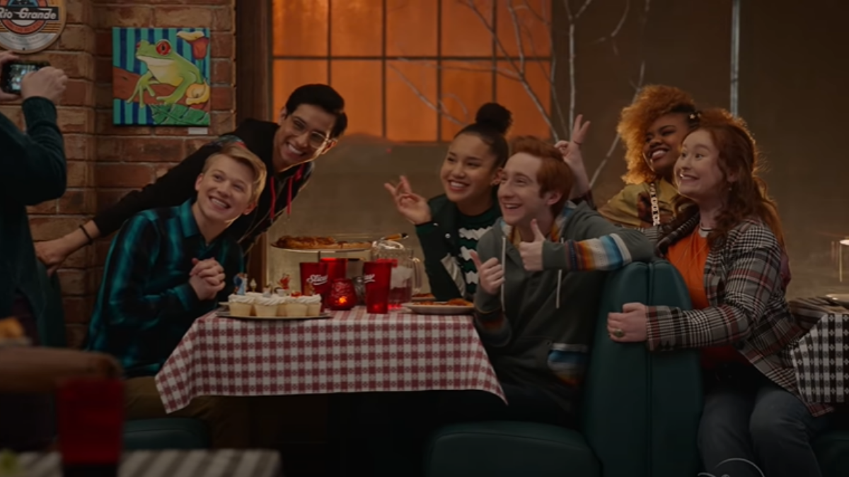 Ator de 'High School Musical: The Series', se assume em vídeo super divertido e fofo