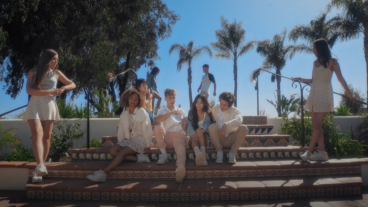 Trailer do musical do Now United mostra quase beijo entre Any e Josh, Sina e Noah; vem ver