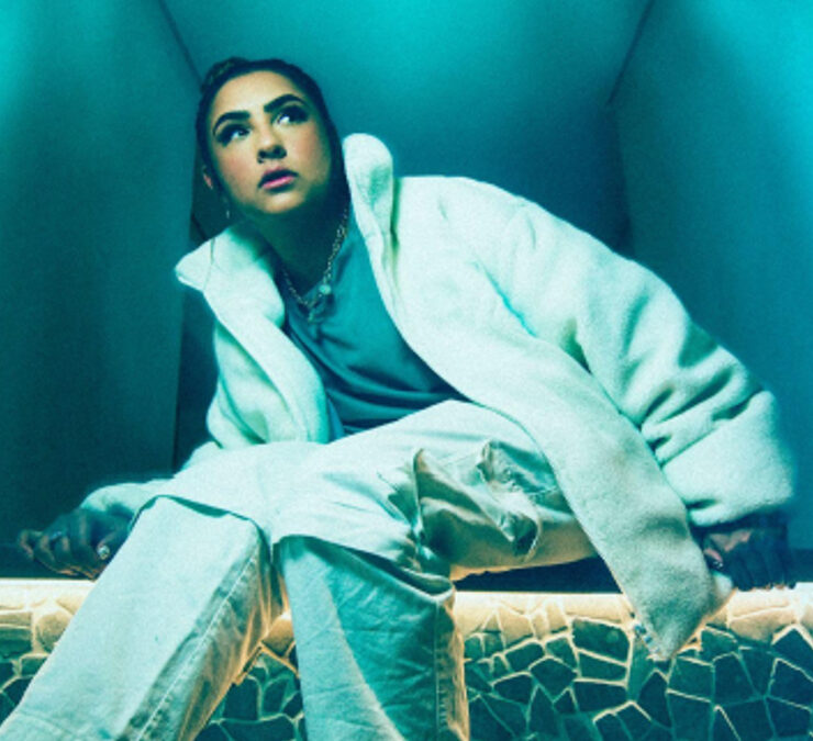 Bibi Tatto quer deixar os jogos de interesse de lado em sua nova música 'Várias Opções'