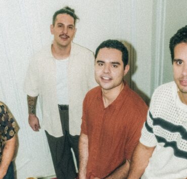 Lagum retorna com canções mais maduras em seu novo EP, “FIM”, que vem acompanhado de uma Live Session