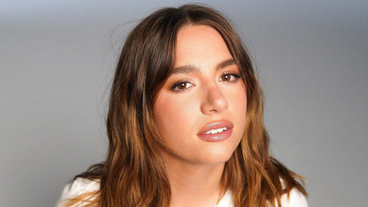 Kenzie fala sobre trabalhar com a irmã Maddie Ziegler, término de relacionamento e possível data de lançamento do novo álbum (EXCLUSIVO)